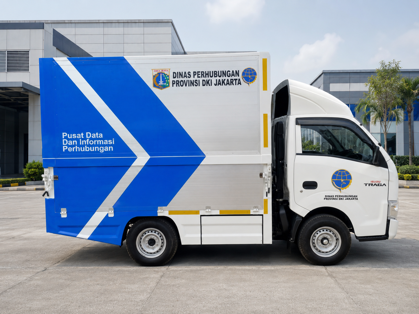 Isuzu Traga Wingbox untuk distribusi dan bongkar muat